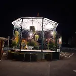 Oda ve Kahvaltı Le Val Du Vieux Chene D'hotes